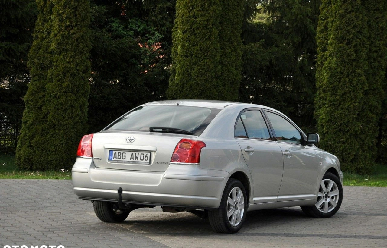 Toyota Avensis cena 17900 przebieg: 211258, rok produkcji 2005 z Dzierzgoń małe 742